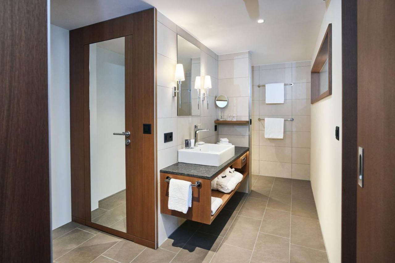 Suite am See mit Balkon